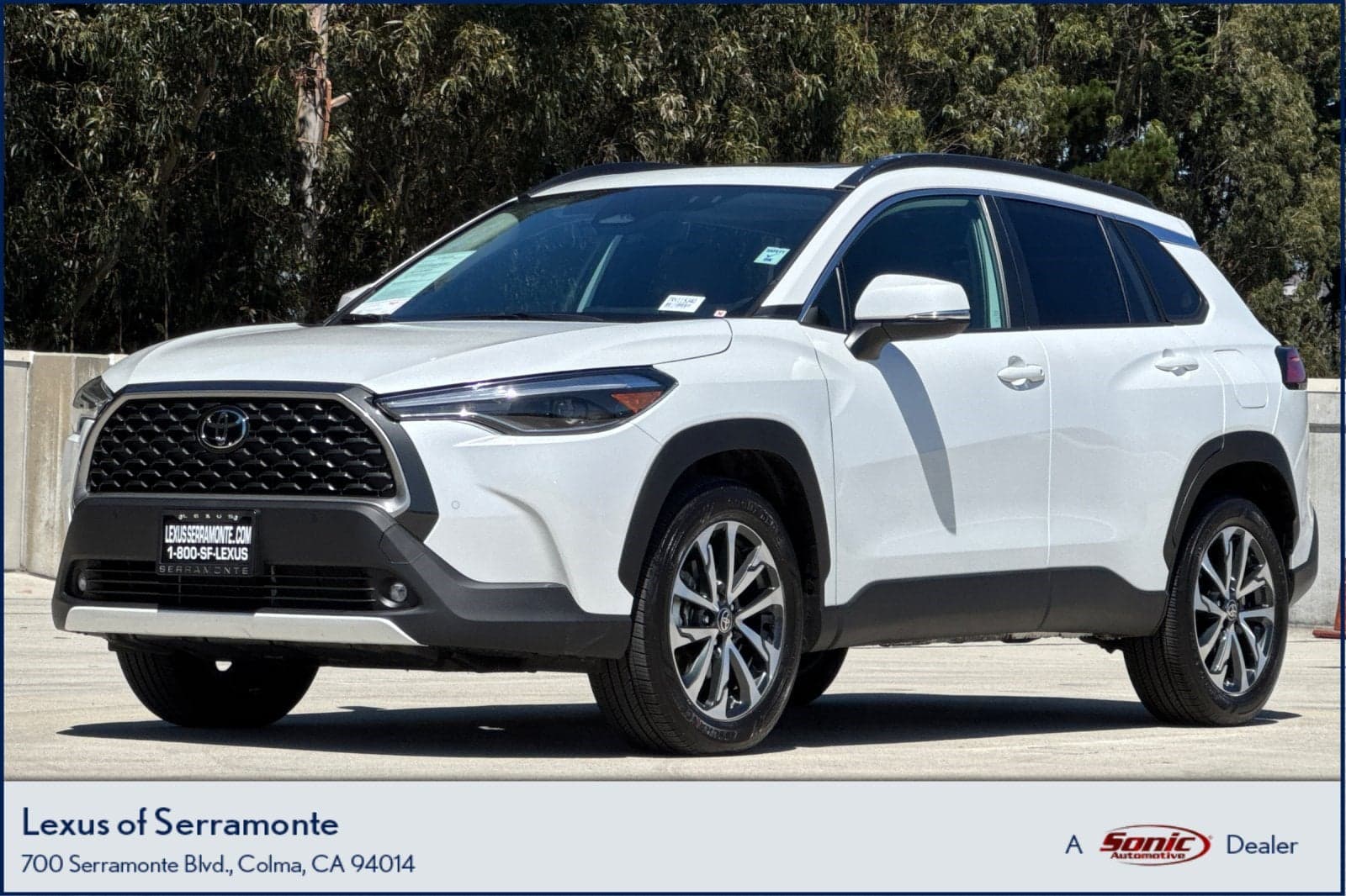 2024 Toyota Corolla Cross XLE — photo 1 of 35