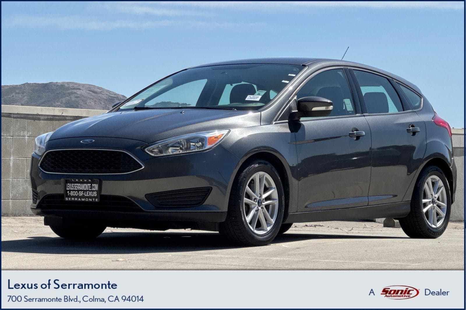 2017 Ford Focus SE — photo 1 of 32