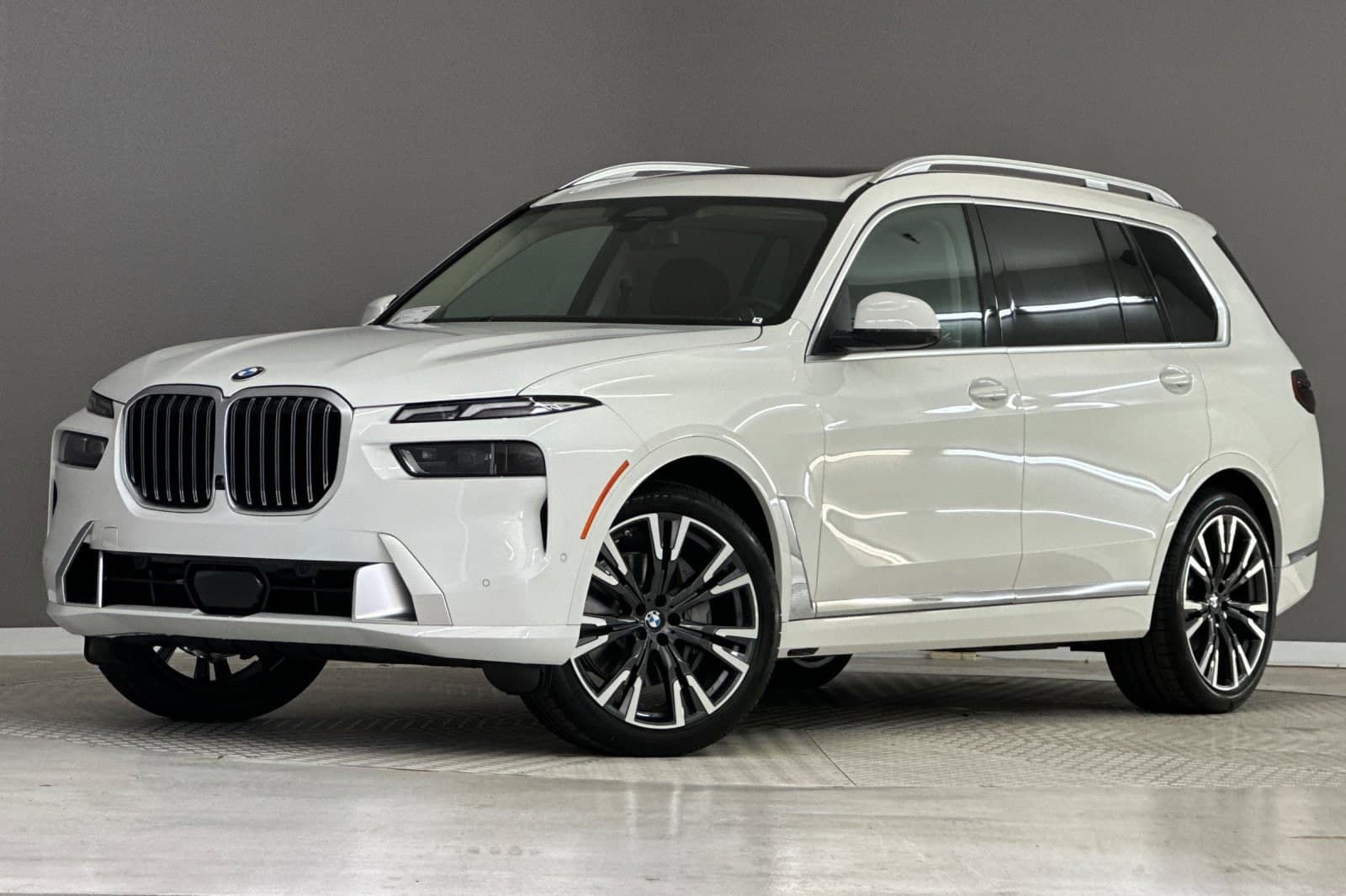 2027 BMW X7 xDrive40i — photo 1 of 45