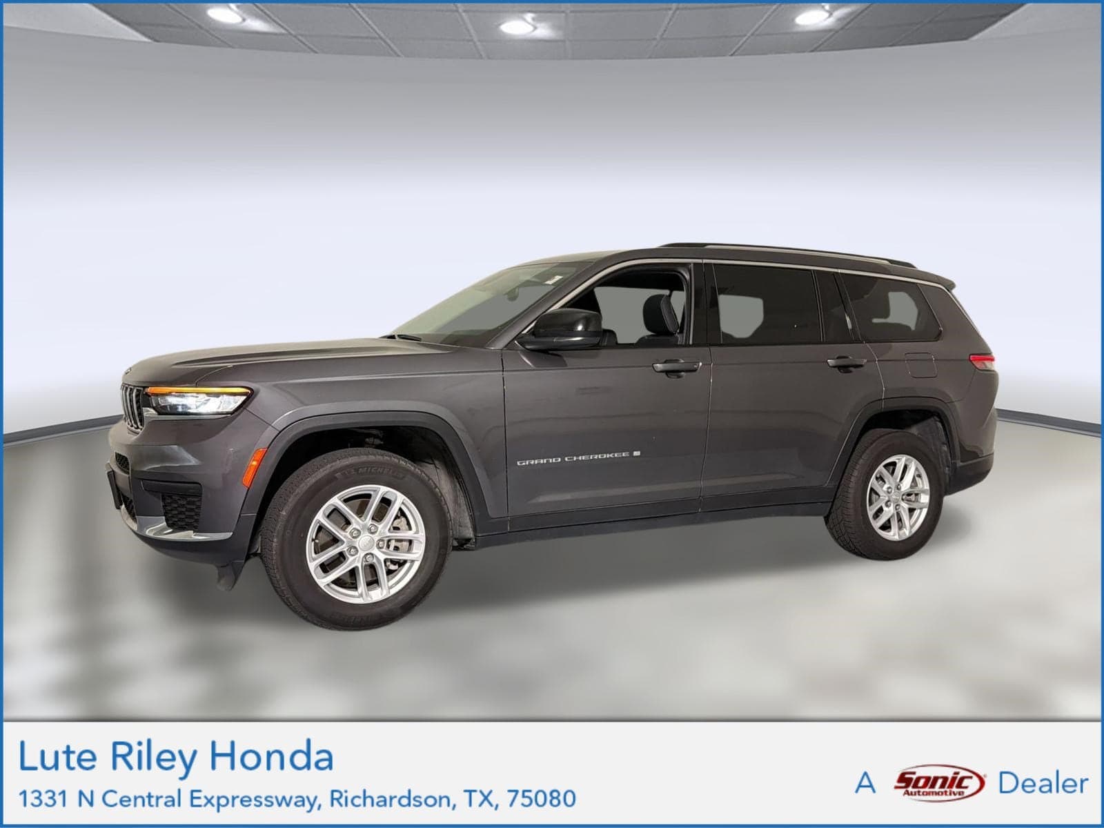 2023 Jeep Grand Cherokee L Laredo — photo 1 of 34
