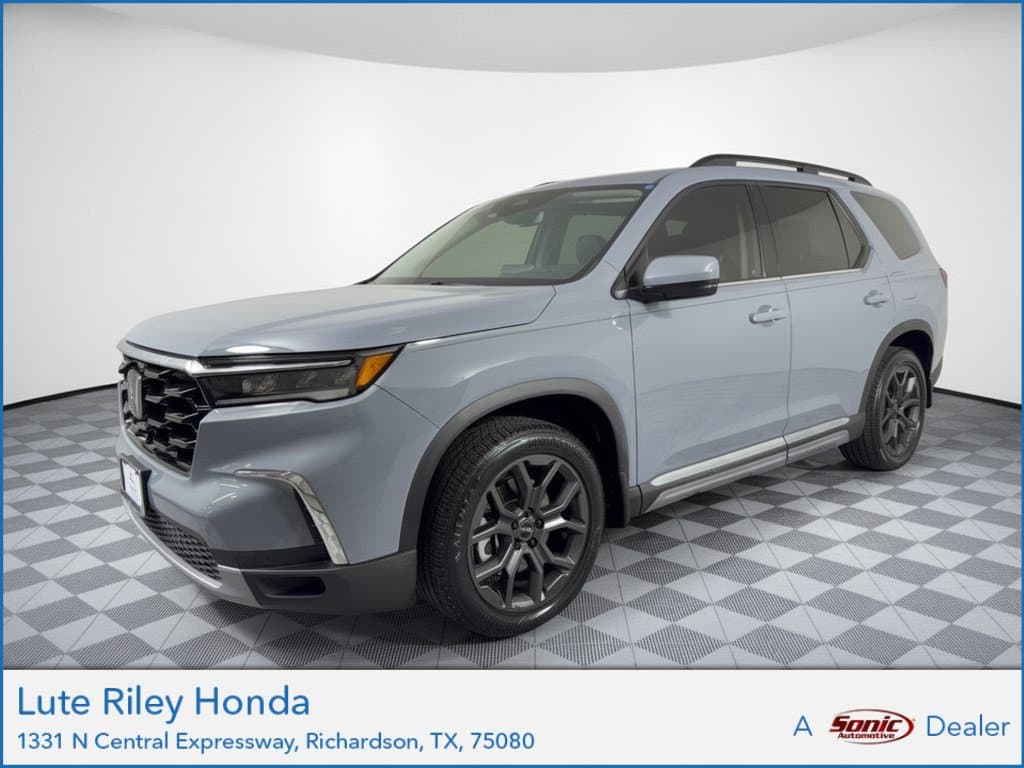 2024 Honda Pilot Touring — photo 1 of 32