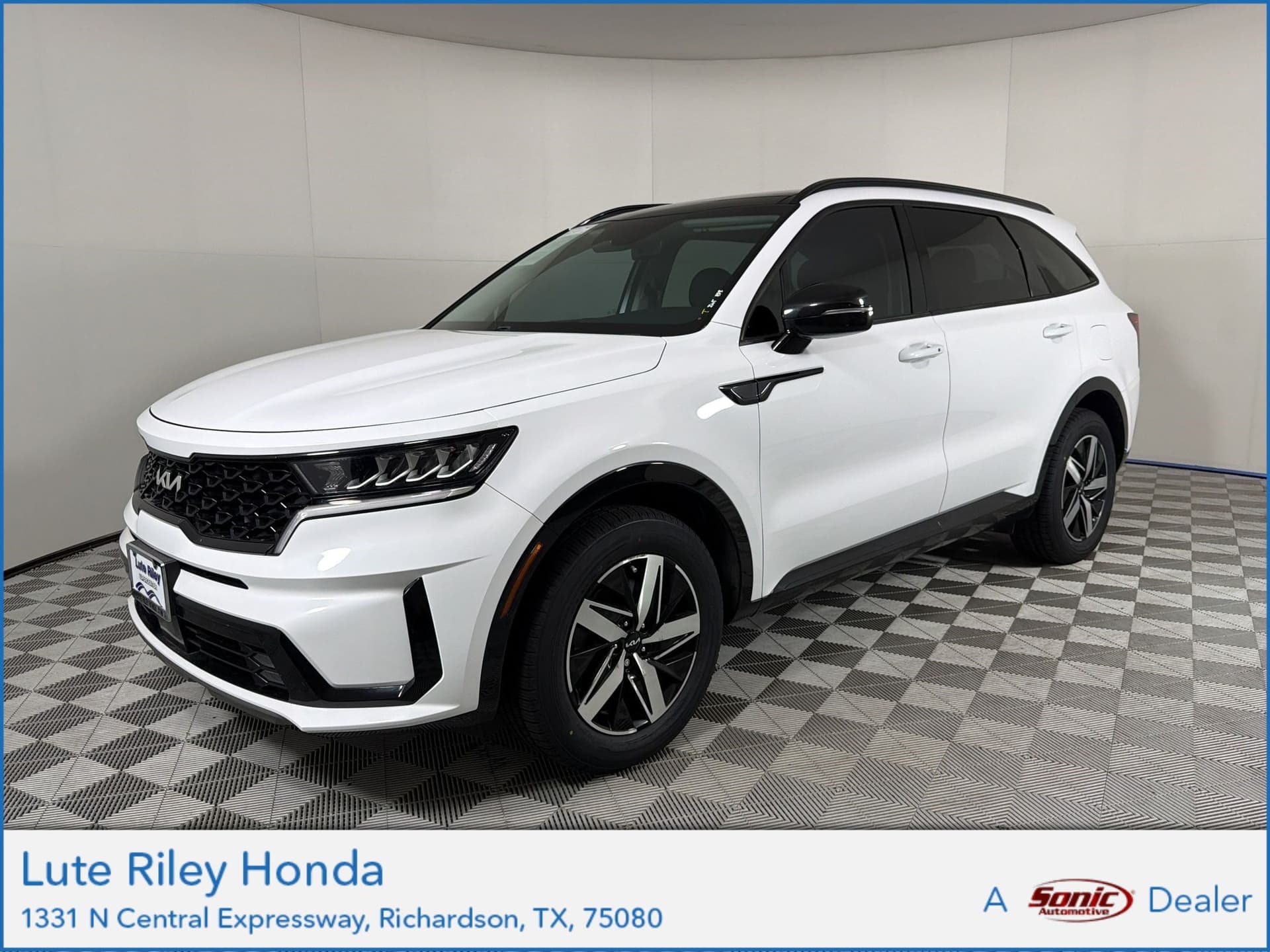 2023 Kia Sorento EX — photo 1 of 33