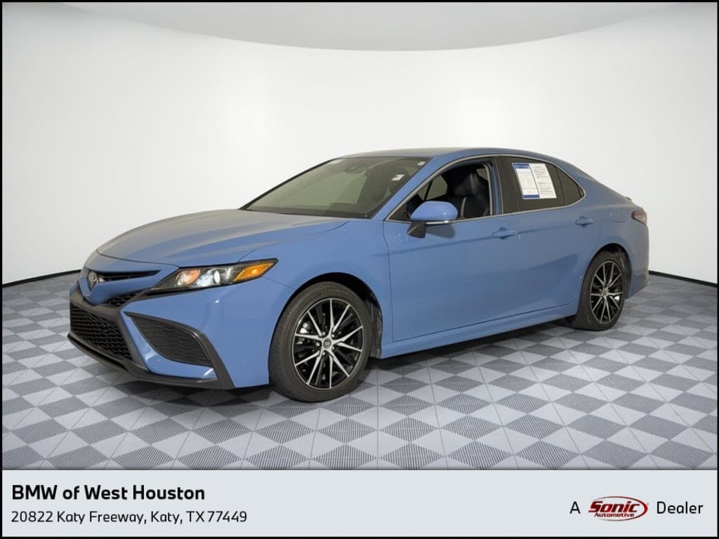 2024 Toyota Camry SE — photo 1 of 31