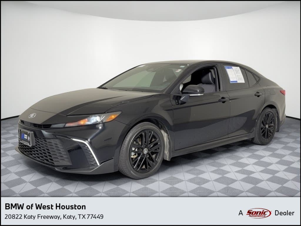 2025 Toyota Camry SE — photo 1 of 31