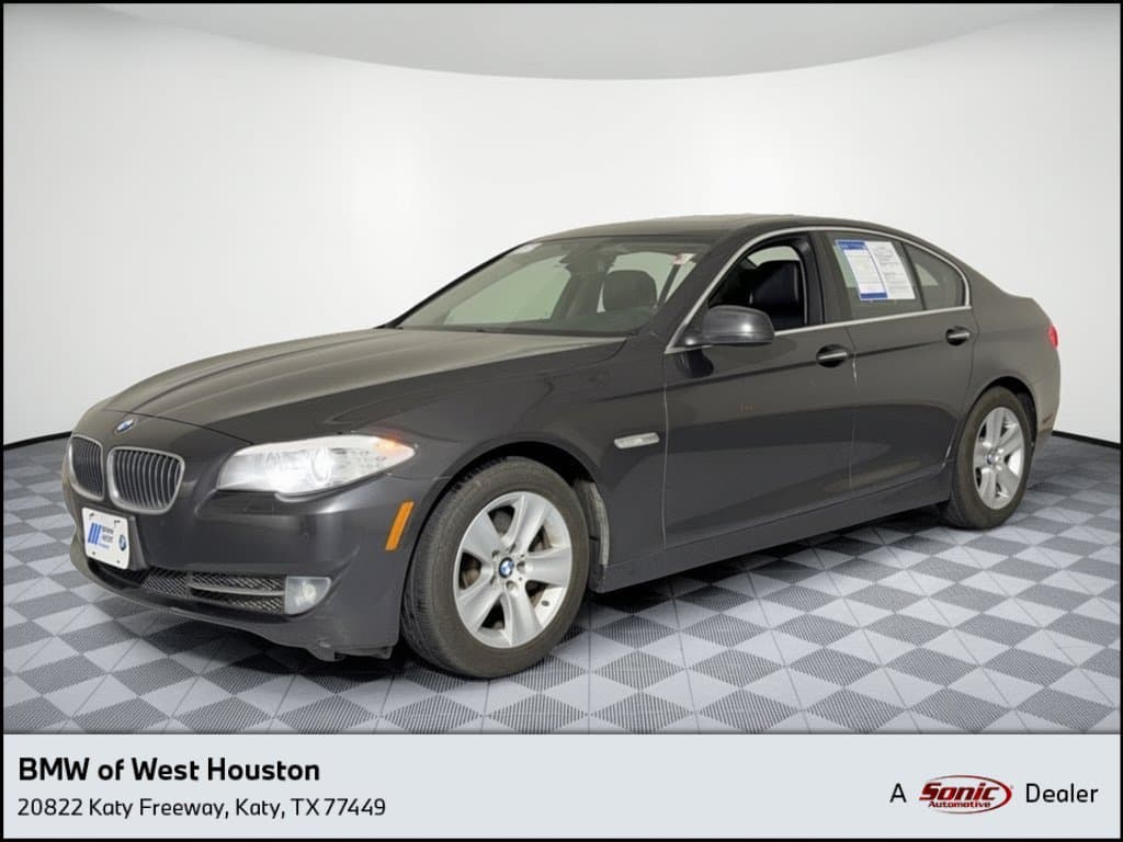 2013 BMW 5 Series 528i xDrive — photo 1 of 31