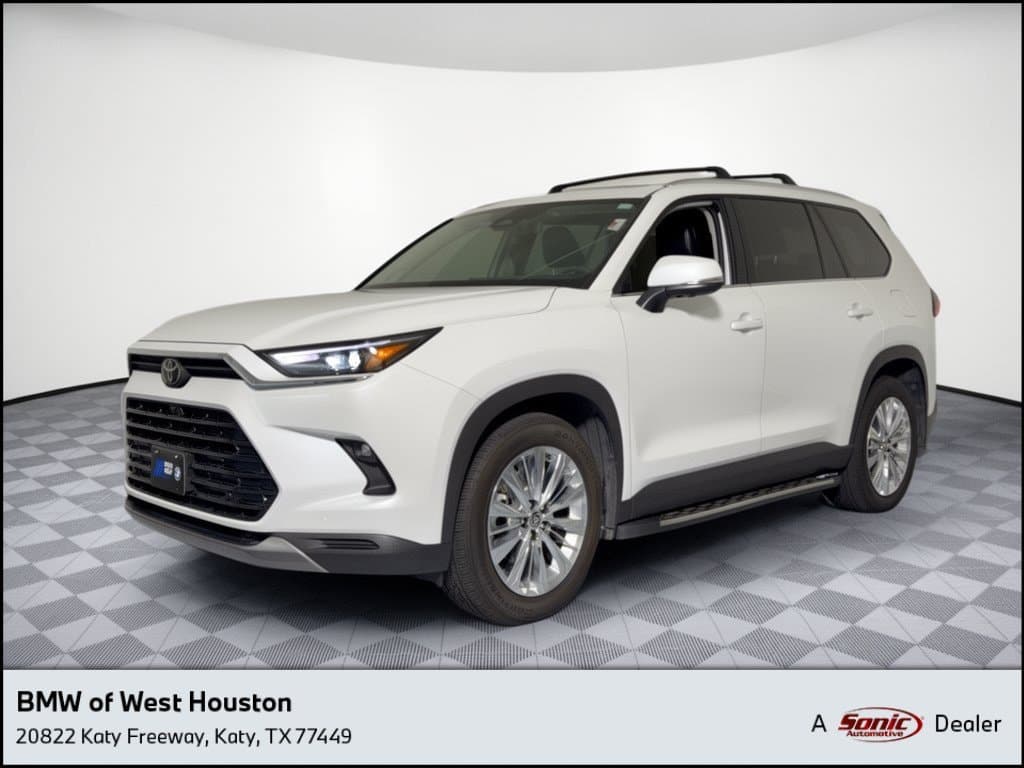 2025 Toyota Grand Highlander LE — photo 1 of 30