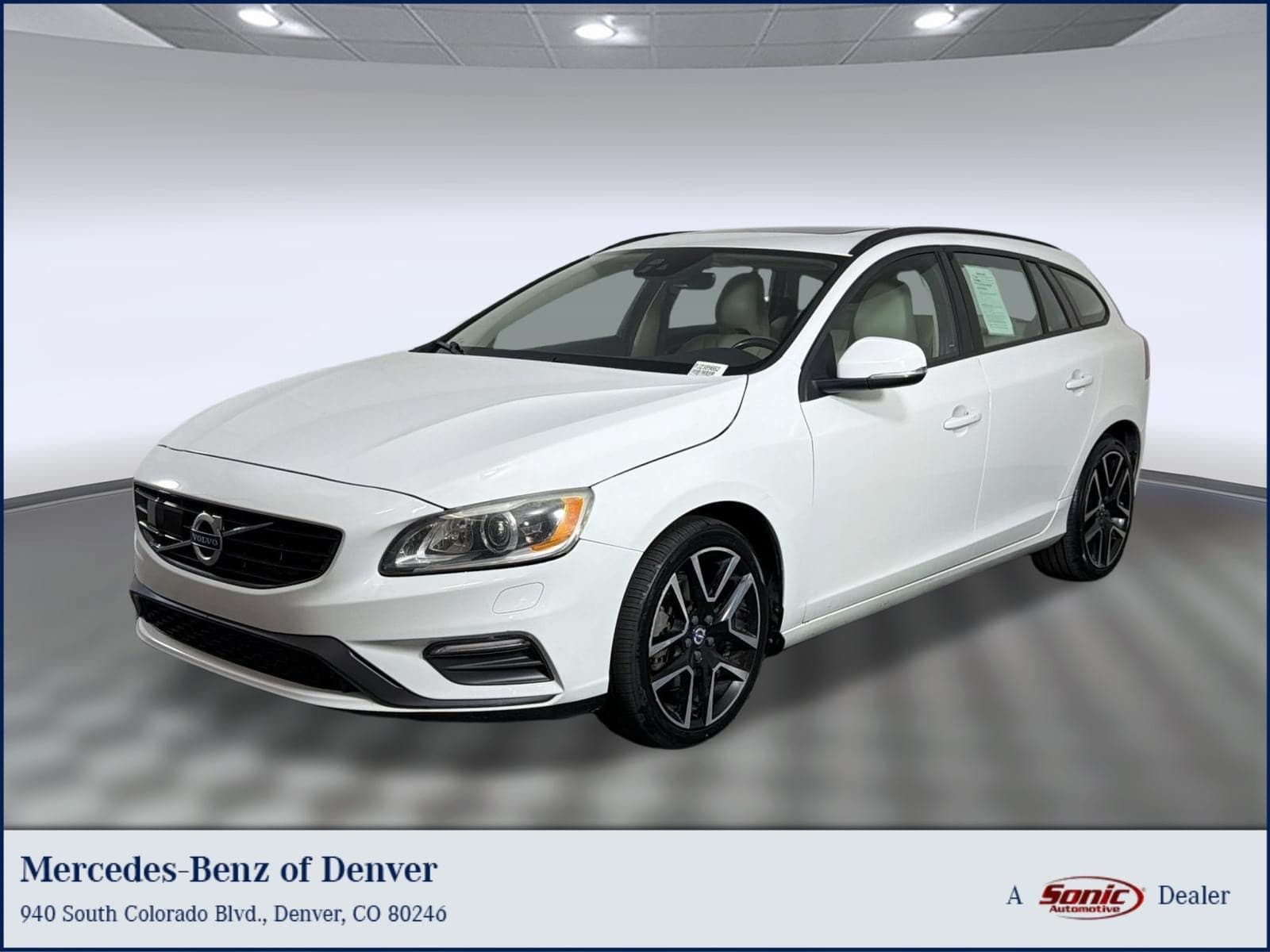 2018 Volvo V60 T5 Dynamic — photo 1 of 31