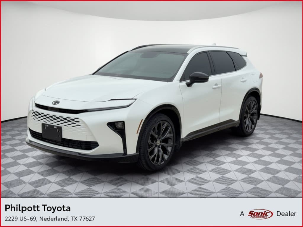 2025 Toyota Crown Signia Limited — photo 1 of 31