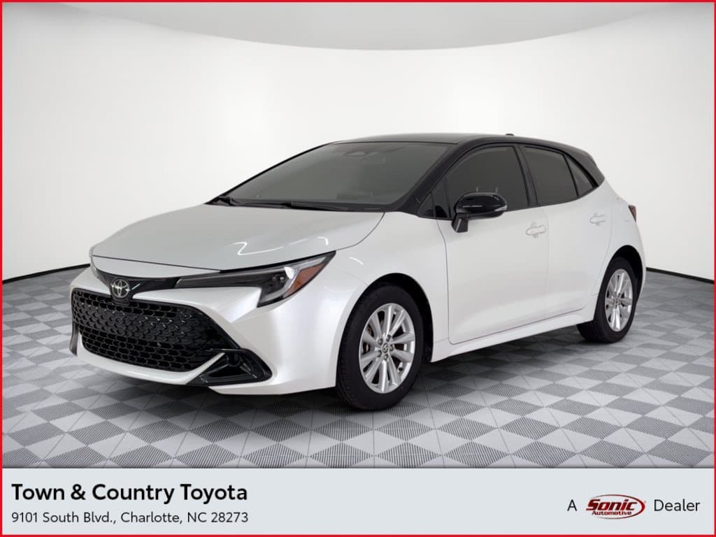2023 Toyota Corolla Hatchback SE — photo 1 of 31