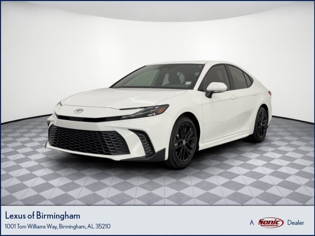 2025 Toyota Camry SE — photo 1 of 32