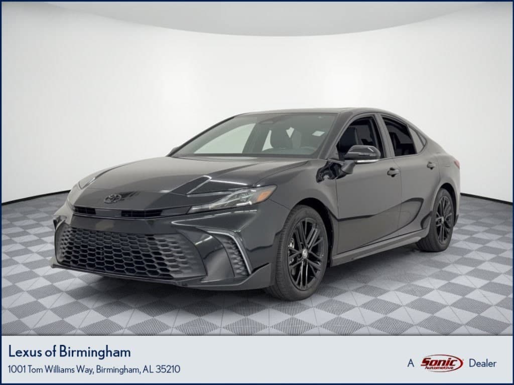 2025 Toyota Camry SE — photo 1 of 32