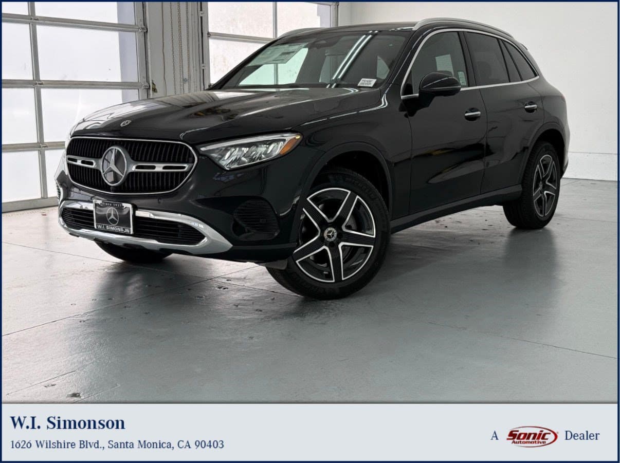 2027 Mercedes-Benz GLC GLC 300 — photo 1 of 33