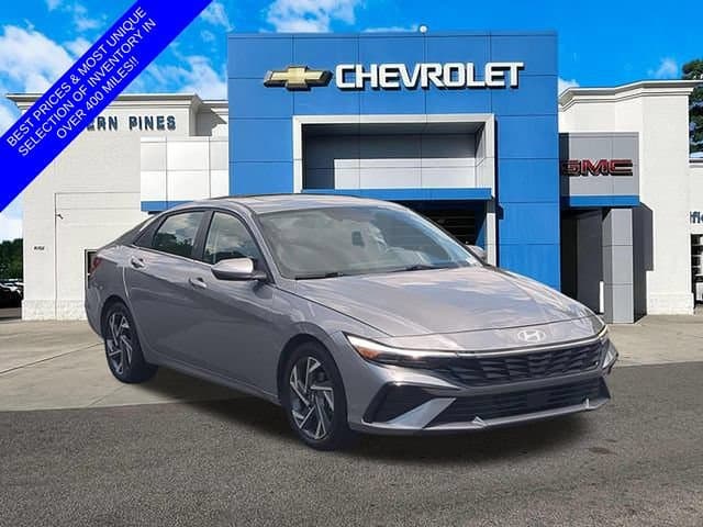 2025 Hyundai Elantra SEL Convenience — photo 1 of 45