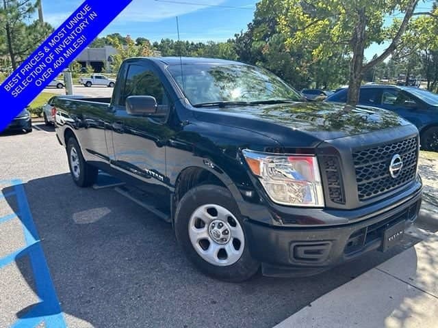 2017 Nissan Titan S — photo 1 of 10