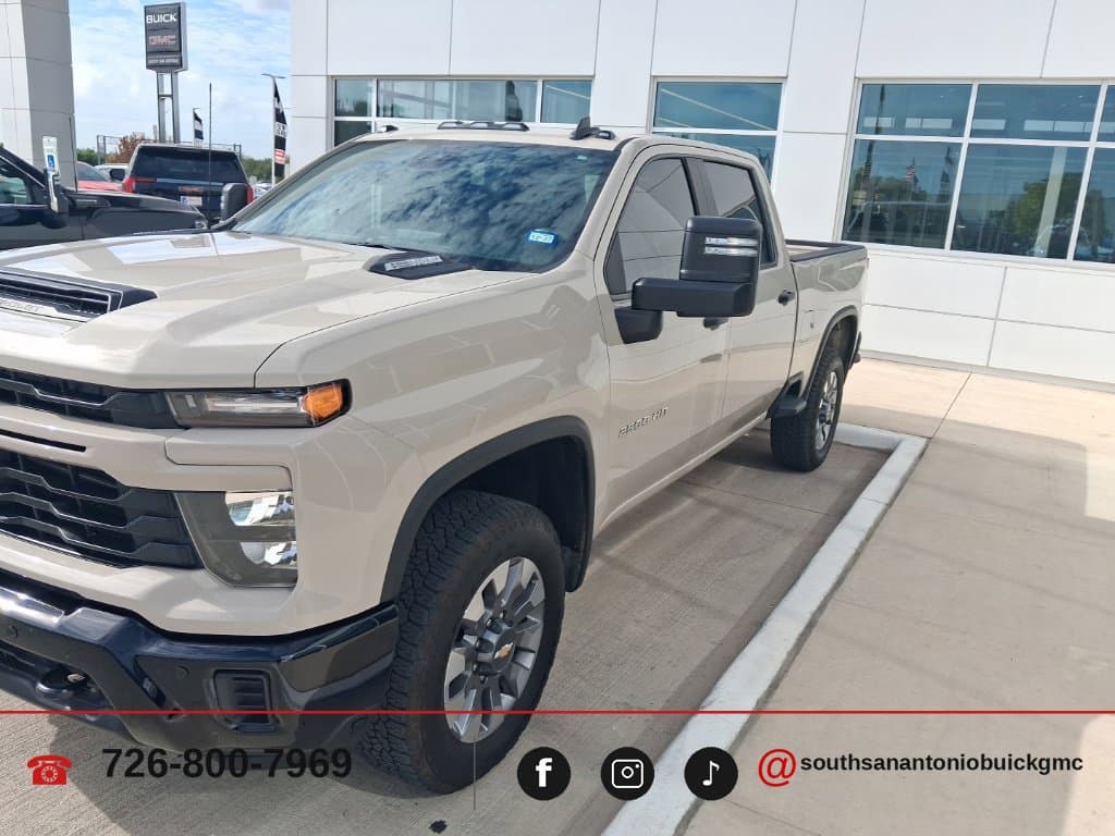 2026 Chevrolet Silverado 2500HD Custom — photo 1 of 8