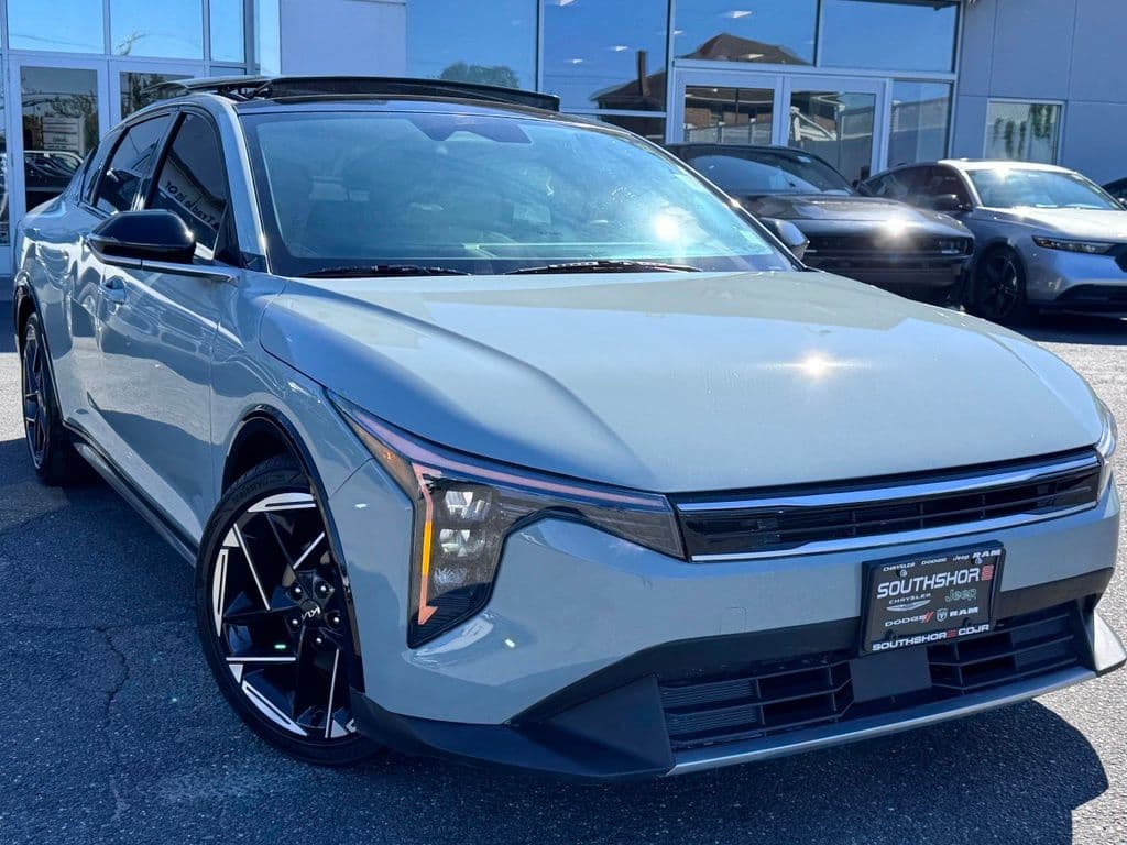 2025 Kia K4 GT-Line — photo 1 of 25