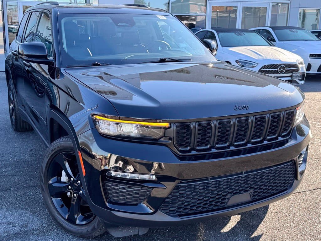 2023 Jeep Grand Cherokee Limited — photo 1 of 26