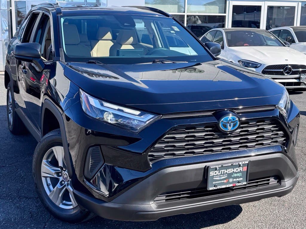 2024 Toyota RAV4 Hybrid LE — photo 1 of 26