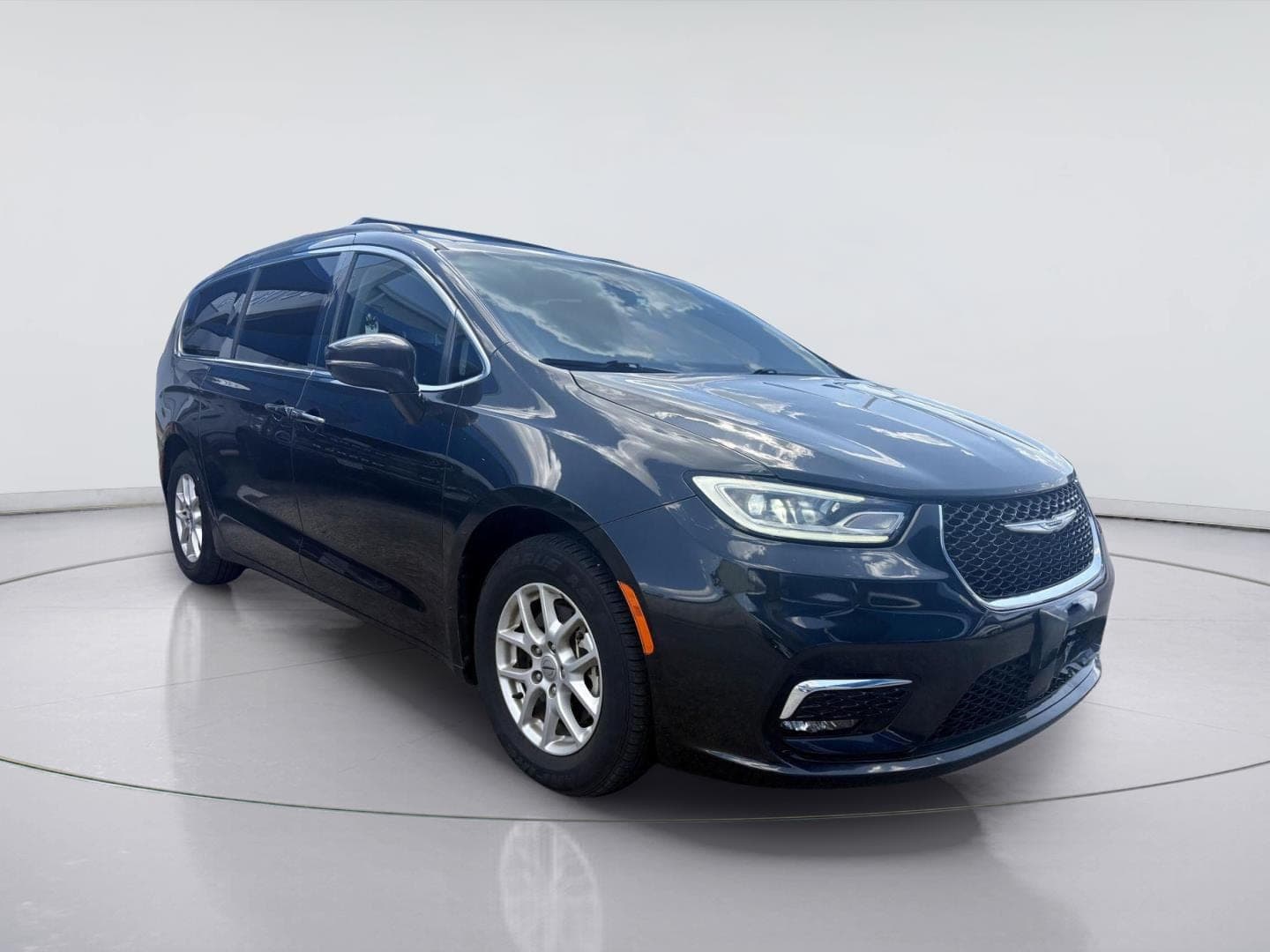 2022 Chrysler Pacifica Touring L — photo 1 of 21