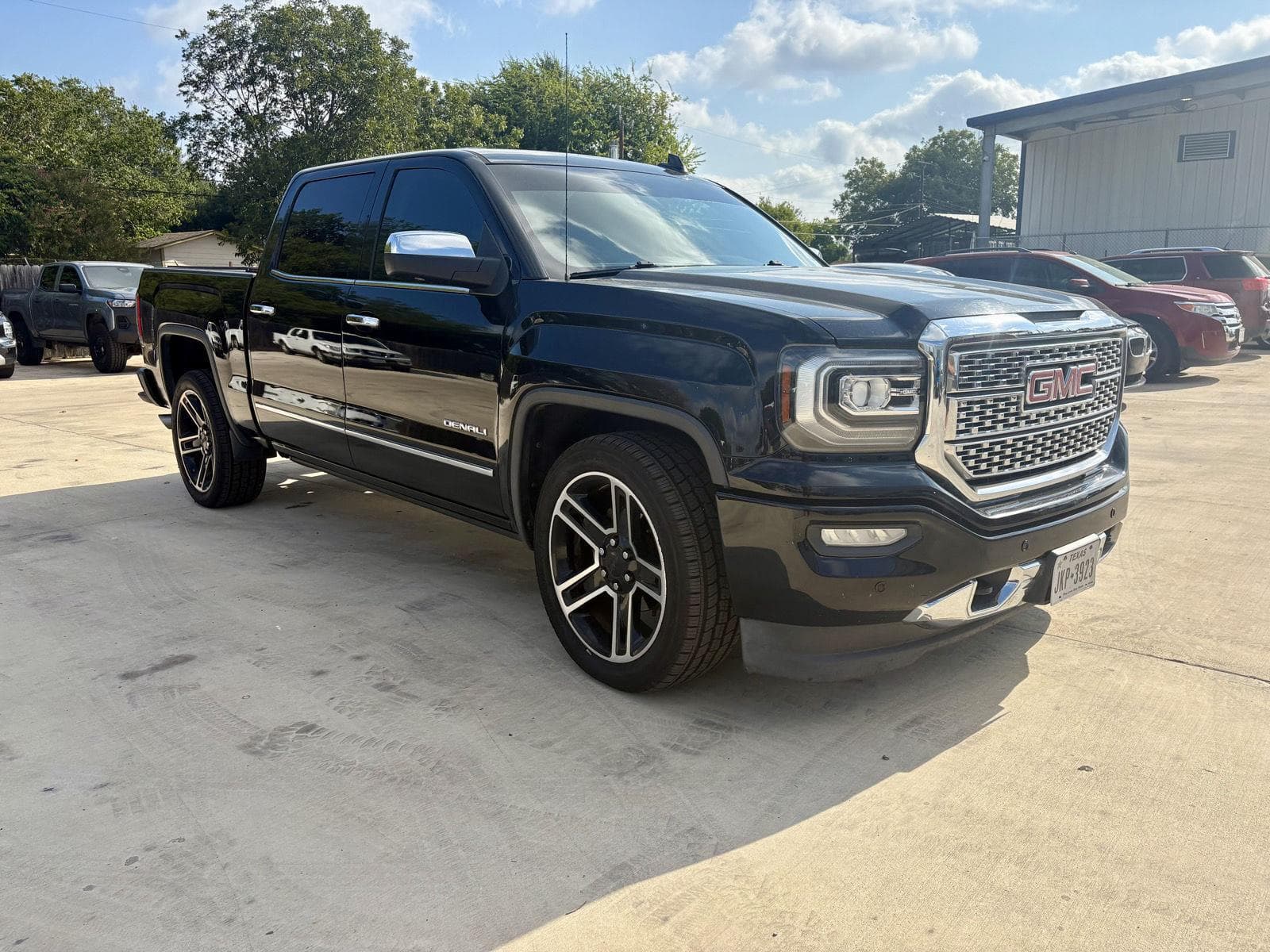 2017 GMC Sierra 1500 Denali — photo 1 of 25