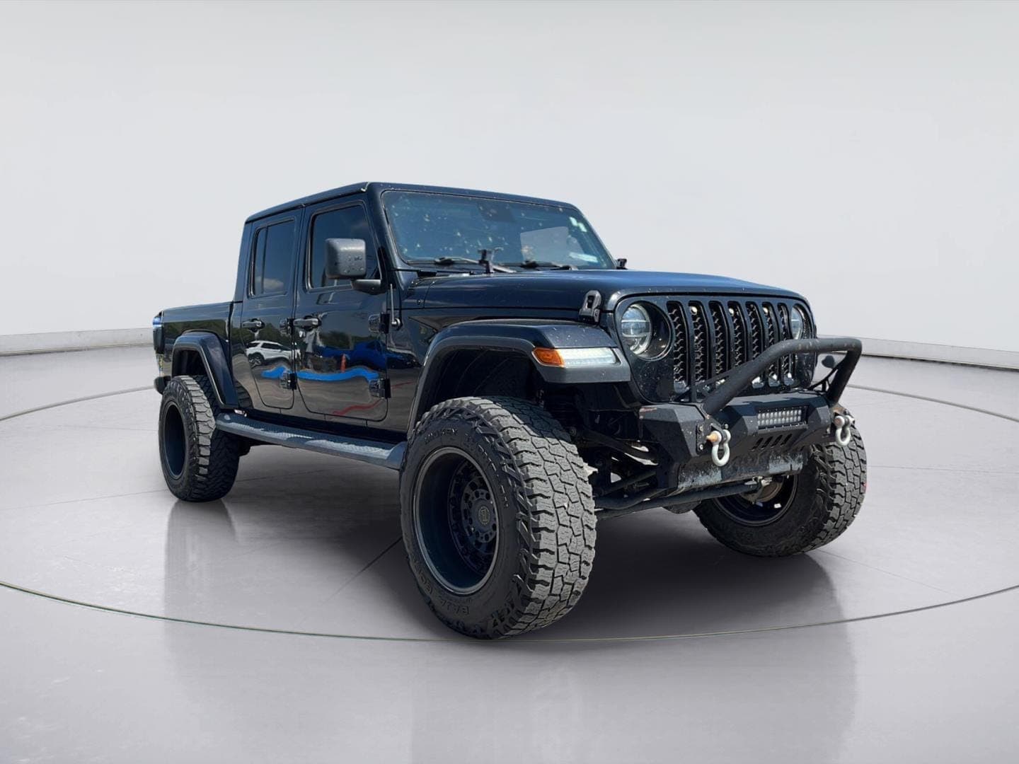 2020 Jeep Gladiator Overland — photo 1 of 18