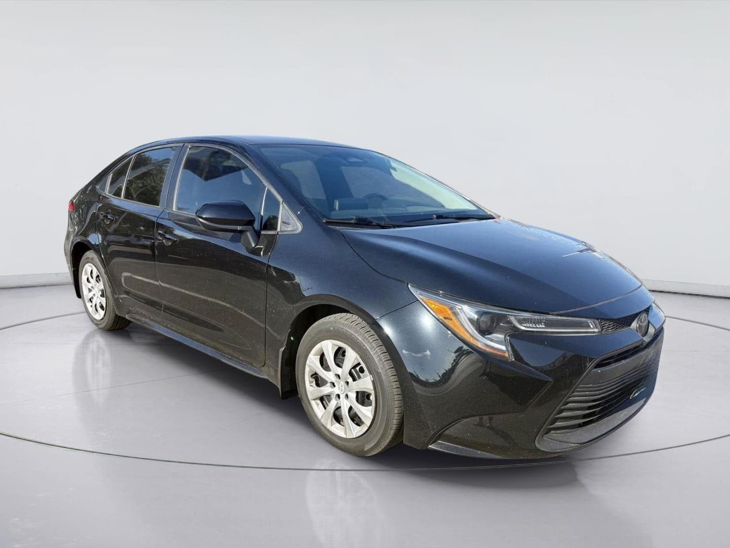 2025 Toyota Corolla LE — photo 1 of 18