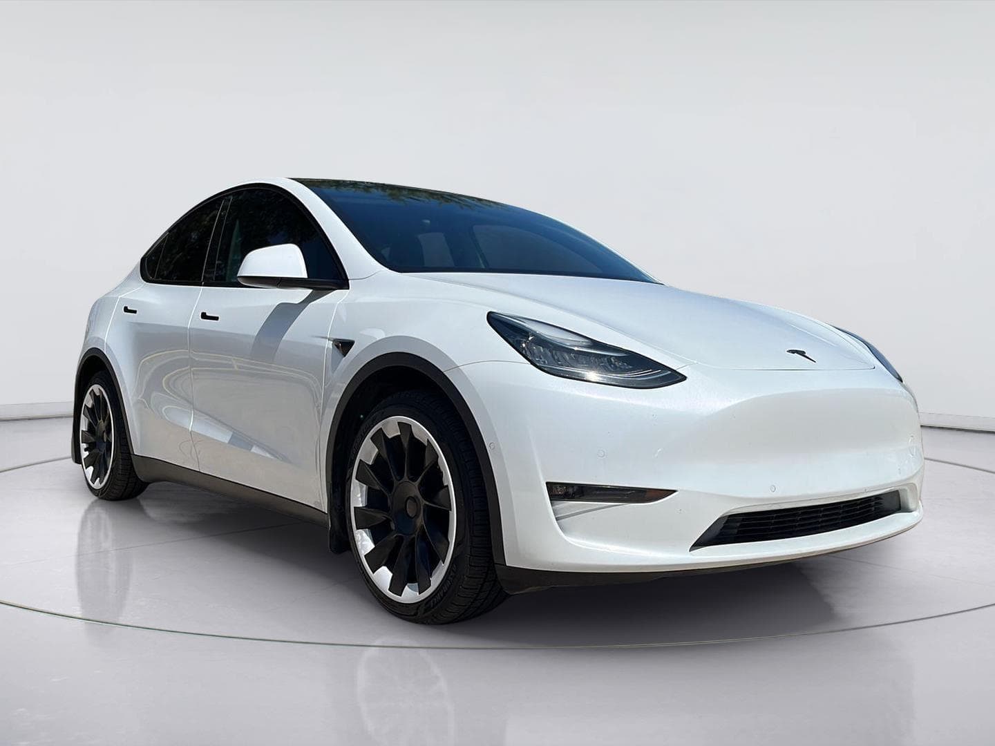 2021 Tesla Model Y Long Range — photo 1 of 24