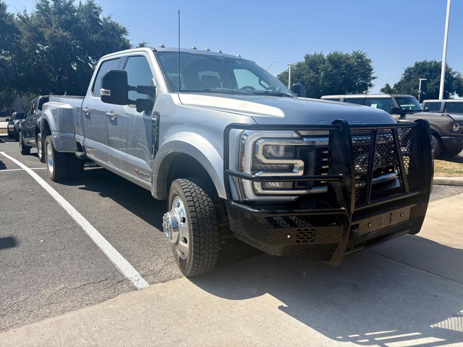 2024 Ford Super Duty F-450 DRW LARIAT — photo 1 of 21