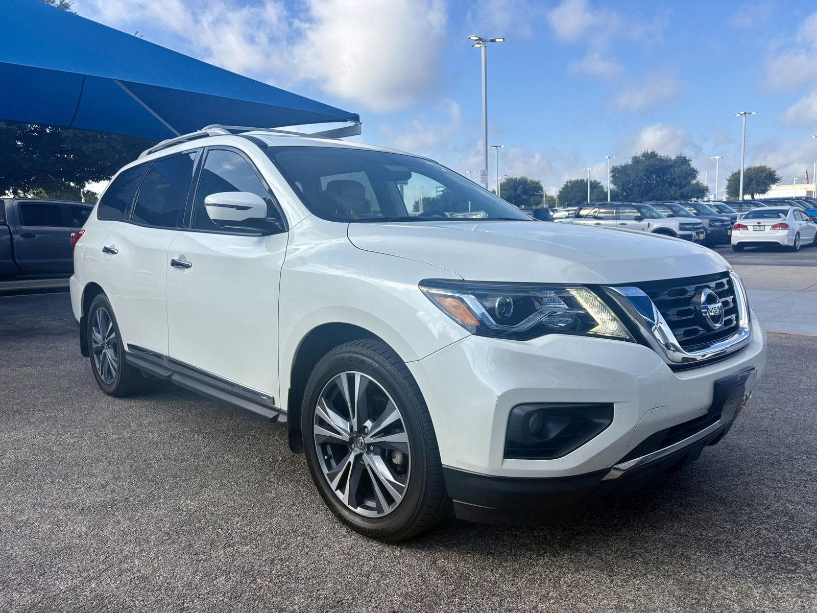 2019 Nissan Pathfinder Platinum — photo 1 of 19