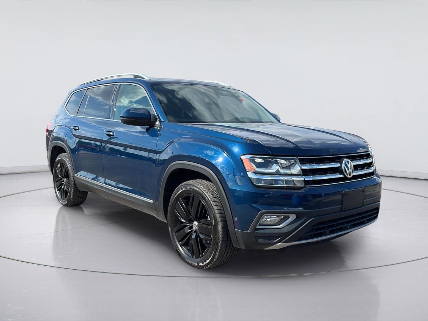 2019 Volkswagen Atlas 3.6L V6 SEL Premium — photo 1 of 18