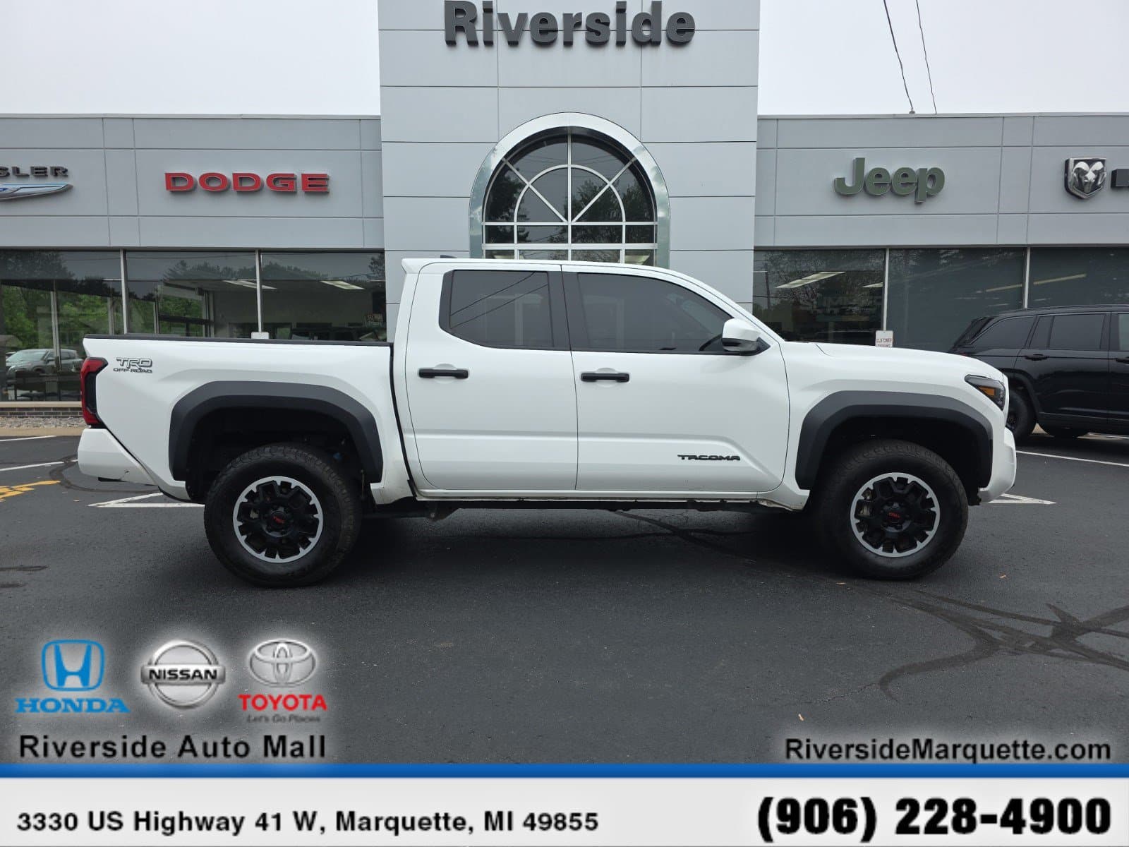 2024 Toyota Tacoma Base — photo 1 of 27