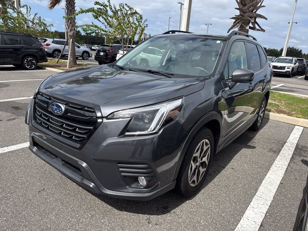 2023 Subaru Forester Premium — photo 1 of 3