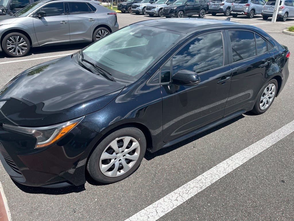 2023 Toyota Corolla LE — photo 1 of 3