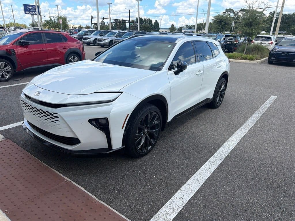 2025 Toyota Crown Signia Limited — photo 1 of 3