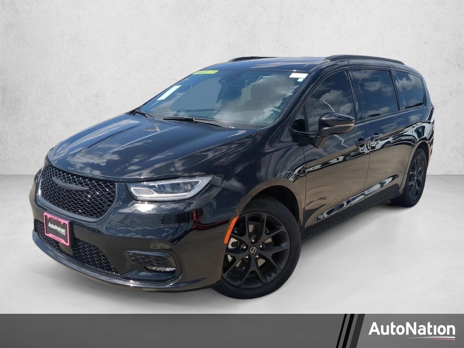 2026 Chrysler Pacifica Select — photo 1 of 27