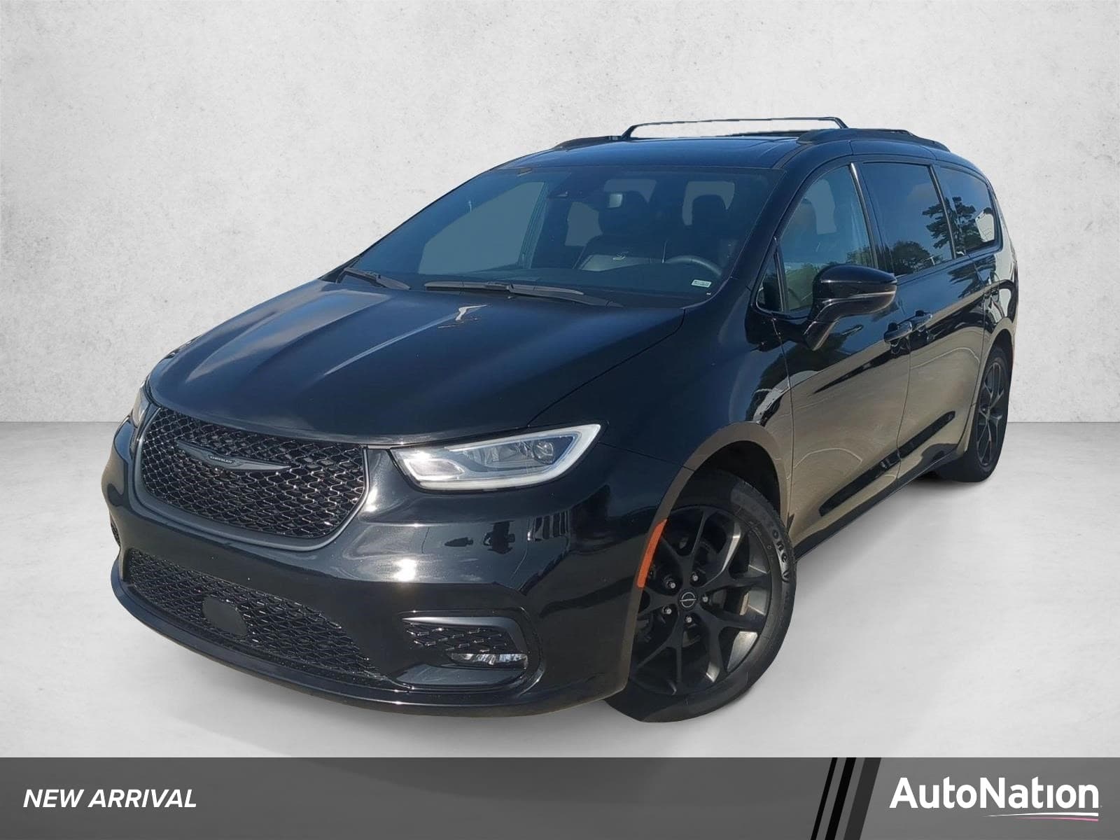 2025 Chrysler Pacifica Limited — photo 1 of 23