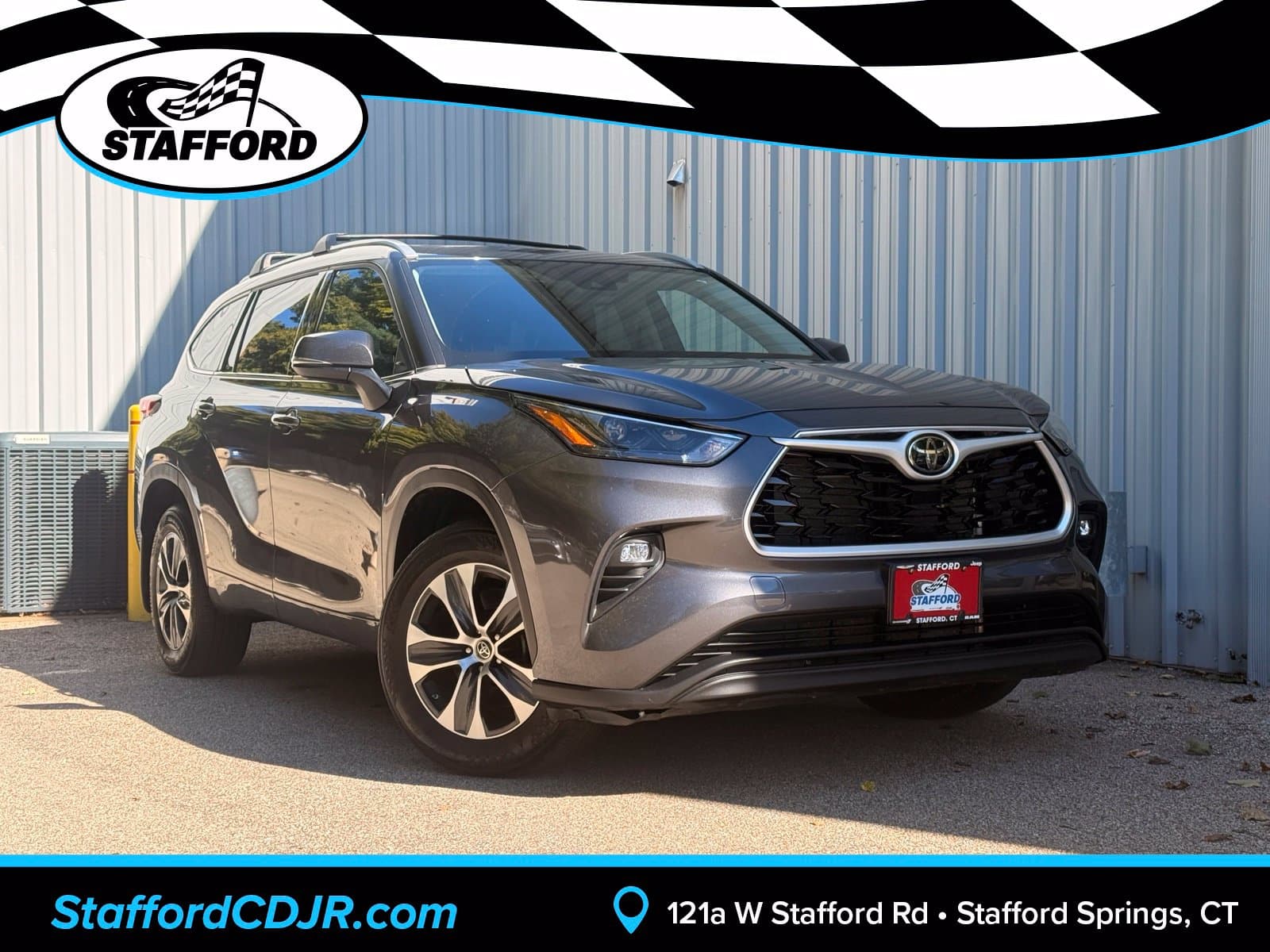 2022 Toyota Highlander XLE — photo 1 of 21