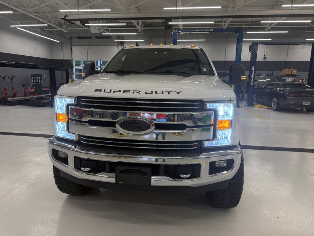2019 Ford Super Duty F-250 SRW LARIAT — photo 1 of 10