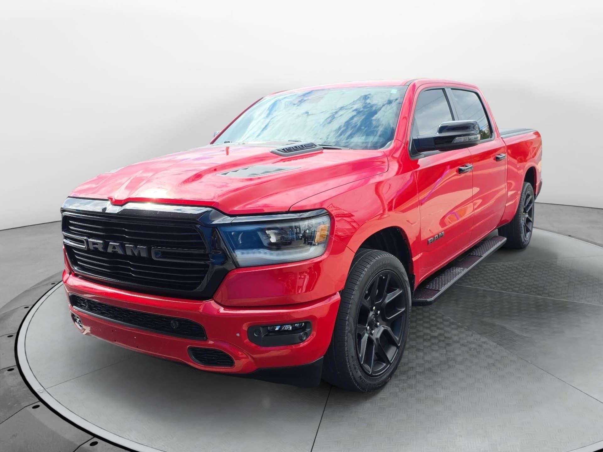 2024 RAM 1500 Laramie — photo 1 of 10