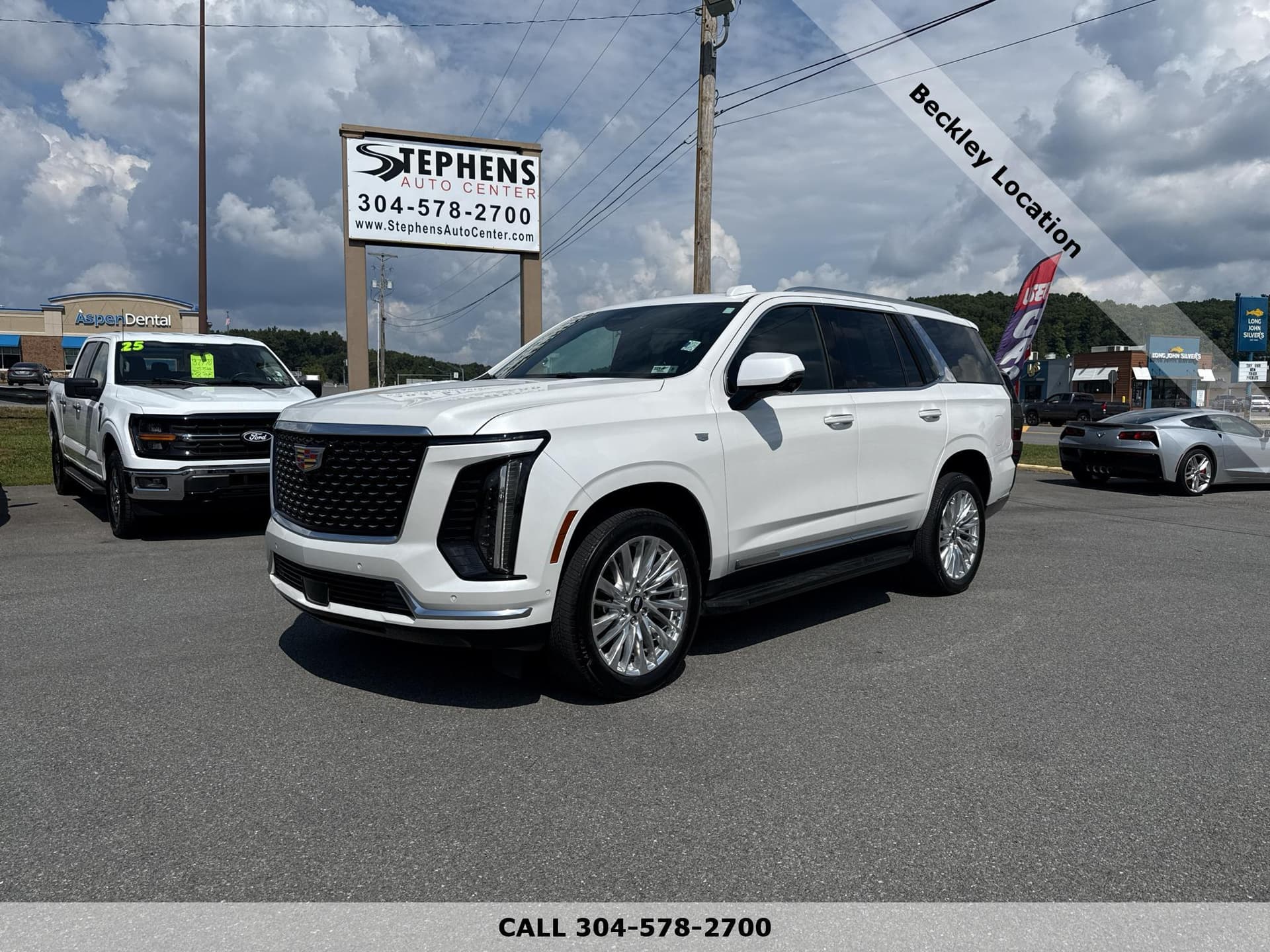 2025 Cadillac Escalade 4WD Premium Luxury — photo 1 of 18