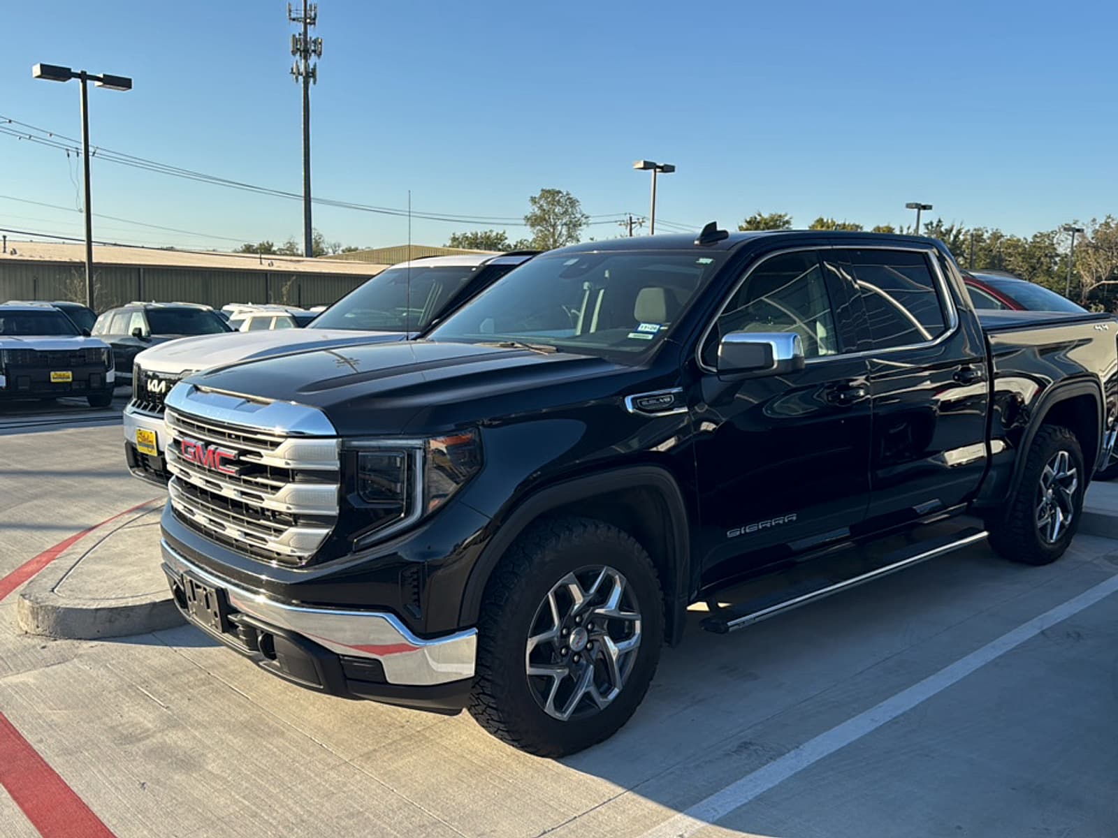2024 GMC Sierra 1500 SLE — photo 1 of 8