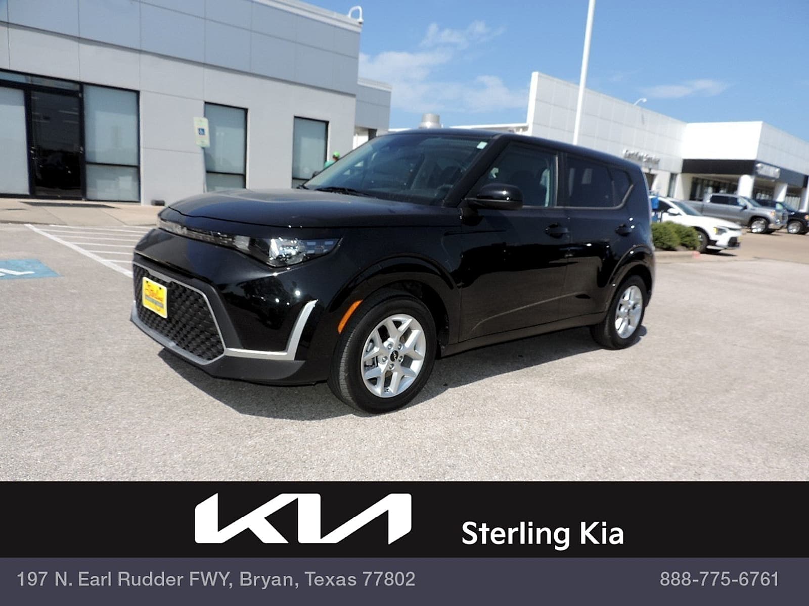 2025 Kia Soul LX — photo 1 of 24