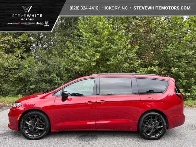 2025 Chrysler Pacifica Limited — photo 1 of 37