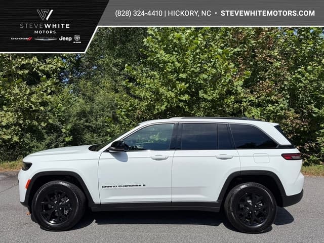 2026 Jeep Grand Cherokee Laredo Altitude — photo 1 of 38