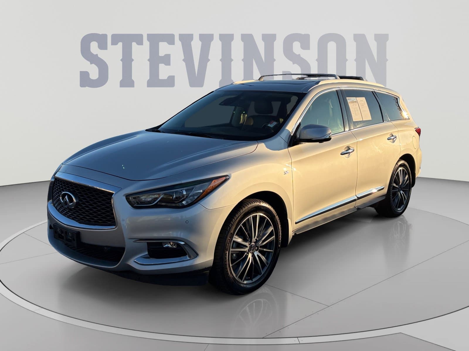 2019 INFINITI QX60 LUXE — photo 1 of 33