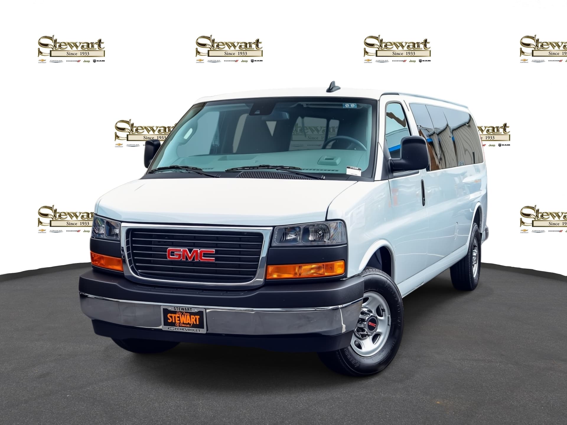 2025 GMC Savana Passenger LT — photo 1 of 92