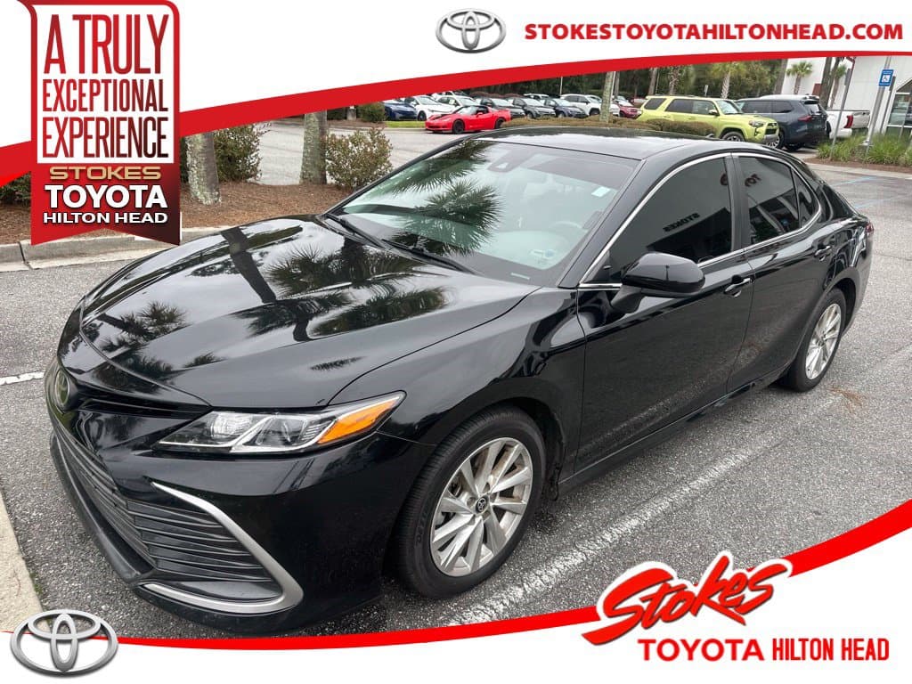 2022 Toyota Camry LE — photo 1 of 3