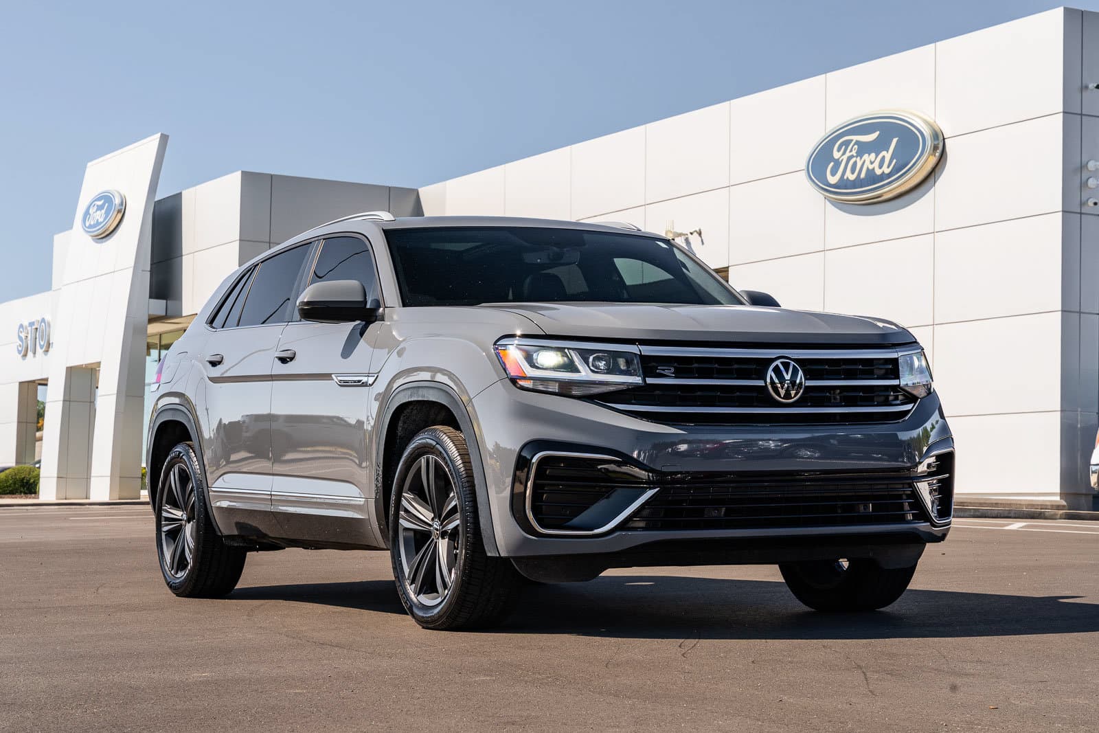 2020 Volkswagen Atlas Cross Sport 3.6L V6 SE w/Technology R-Line — photo 1 of 31