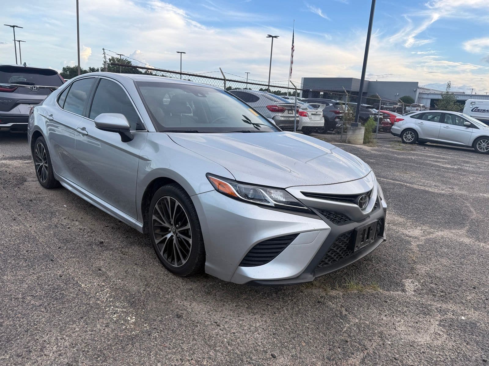 2018 Toyota Camry SE — photo 1 of 7