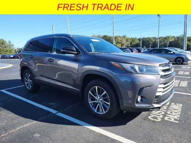 2019 Toyota Highlander Base — photo 1 of 4